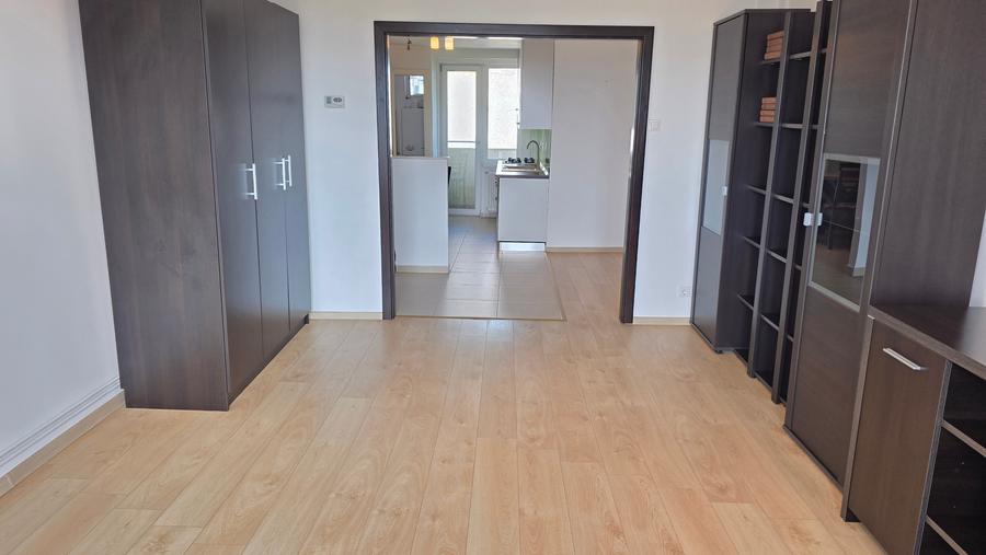 Apartament cu 3 camere decomandat în 22 Decembrie