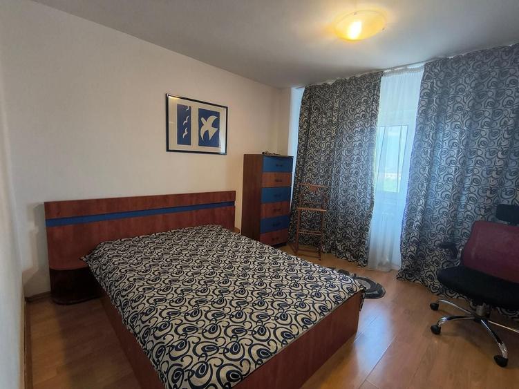 Apartament cu 3 camere semidecomandat, mobilat în Panduri