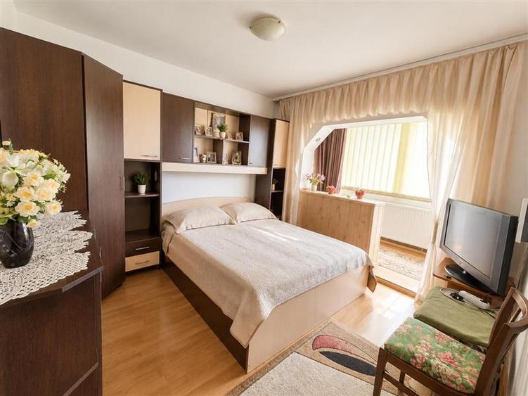 Apartament cu 2 camere decomandat în Triaj