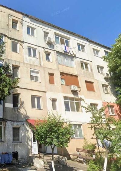 Apartament cu 3 camere semidecomandat în Nord