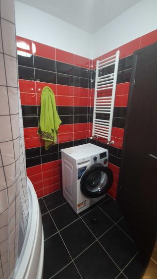 Garsonieră decomandată în Roșu