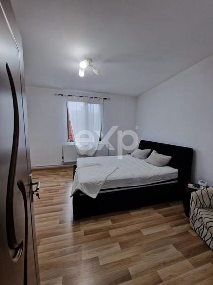 Casă individuală cu 4 camere cu Piscina în Răzvad