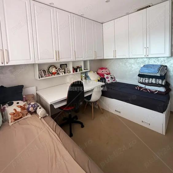 Apartament cu 6 camere decomandat în Faleză