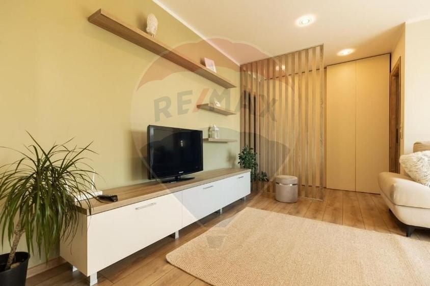 Apartament cu 2 camere semidecomandat, mobilat în Ultracentral