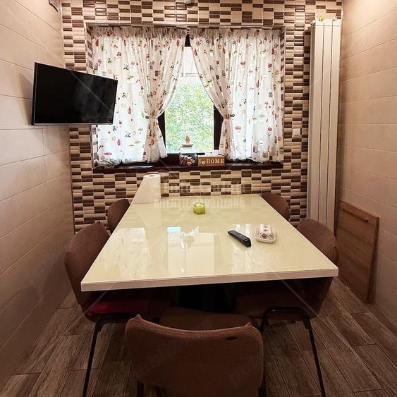 Apartament cu 6 camere decomandat în Faleză