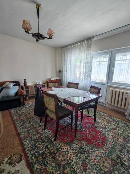 Apartament cu 3 camere decomandat în Geamăna