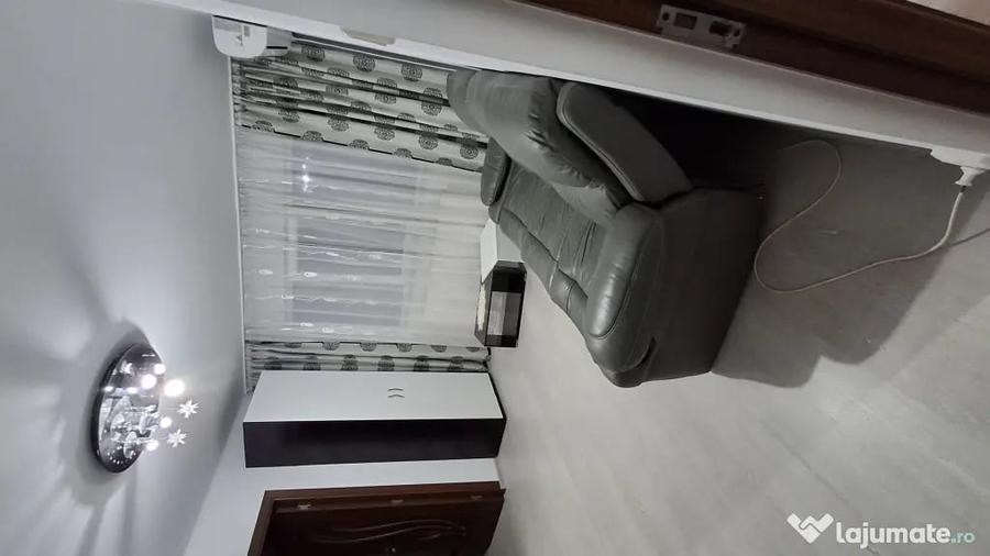 Apartament cu 3 camere semidecomandat în Central
