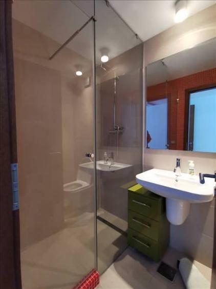 Apartament cu 3 camere decomandat, mobilat în Faleza Nord