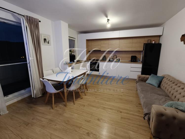 Apartament cu 2 camere semidecomandat, mobilat în Florești