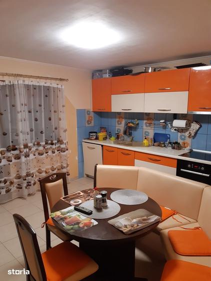 Casă cu 7 camere cu Teren 1702 Mp în Groși