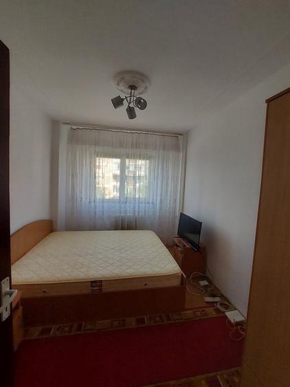 Apartament cu 3 camere semidecomandat, mobilat în Drumul Taberei