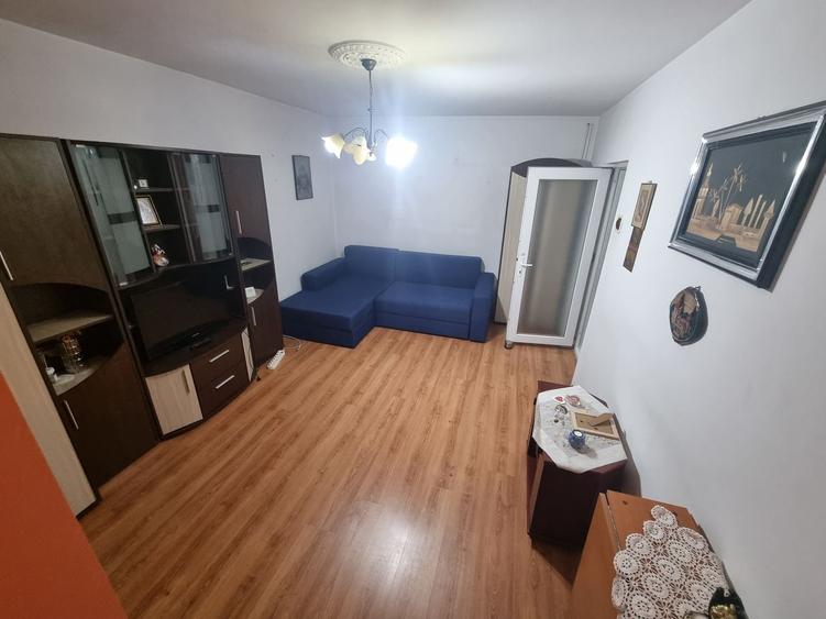 Apartament cu 2 camere decomandat, mobilat în CET