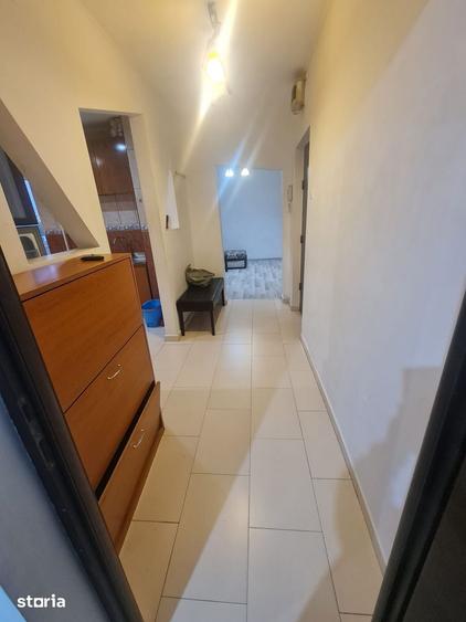 Apartament cu 3 camere semidecomandat în Militari