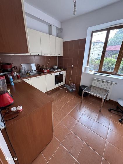 Casă cu 5 camere cu Teren 1037 Mp în Central