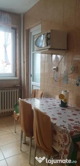 Apartament cu 3 camere semidecomandat în Lujerului