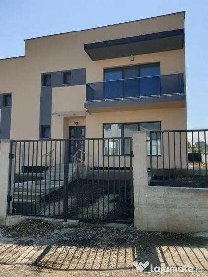 Casă cu 4 camere cu Teren 360 Mp în Borhanci