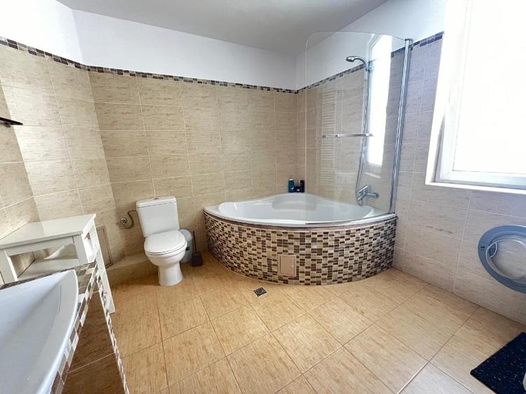 Apartament cu 3 camere decomandat în Calea Dumbrăvii