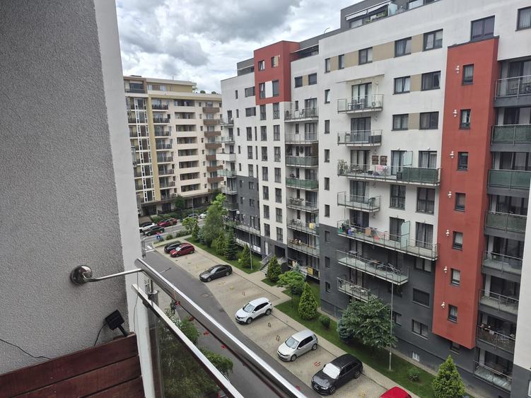 Apartament cu 2 camere decomandat în Tractorul