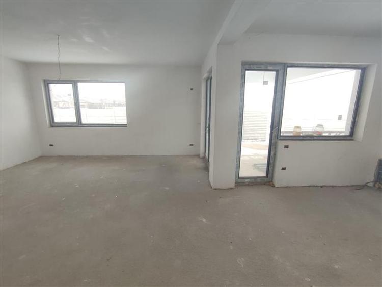 Casă cu 4 camere cu Teren 528 Mp în Tamași