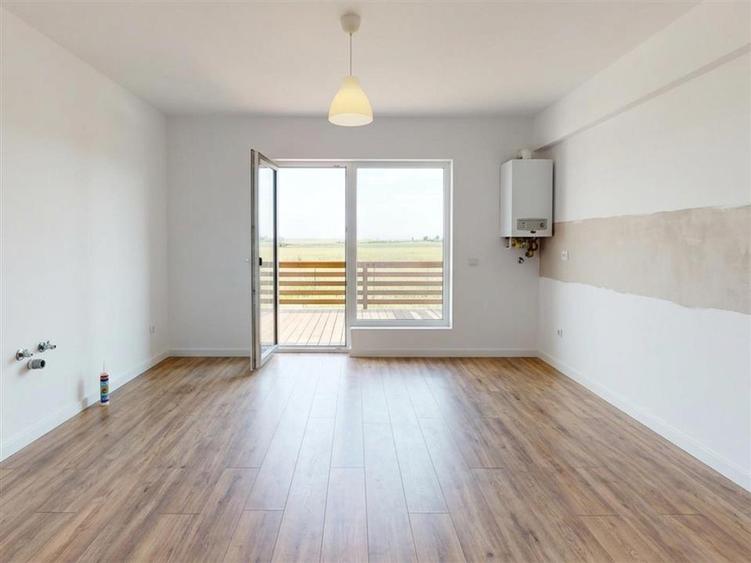 Duplex cu 4 camere cu Canalizare în Ipotești