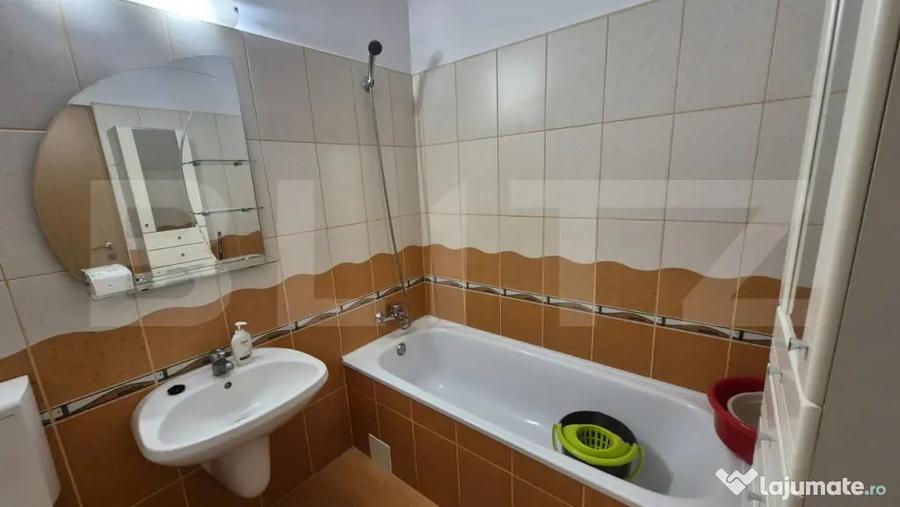 Apartament cu 2 camere decomandat în Micro 16
