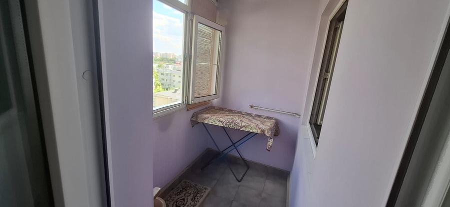 Apartament cu 3 camere semidecomandat în Colentina