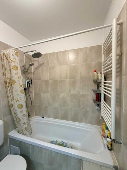Apartament cu 3 camere decomandat în Metalurgiei