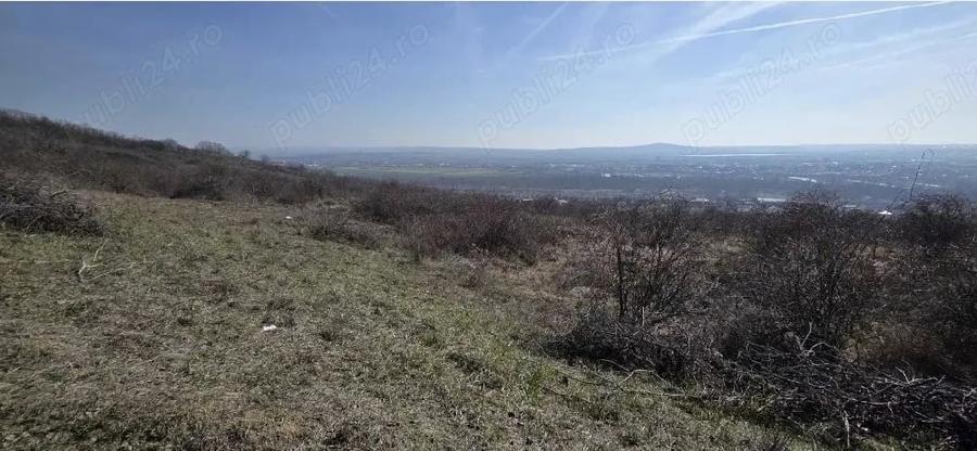 Teren de 6900 mp, în Central