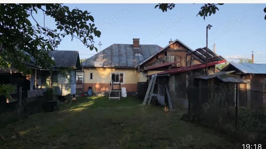 Casă cu 4 camere cu Teren 2100 Mp în Central
