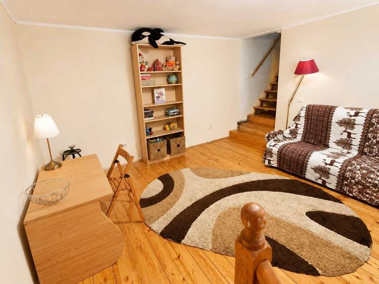 Apartament cu 3 camere semidecomandat în Parcul Carol