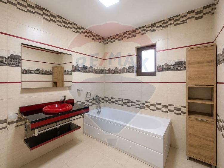 Casă individuală cu 5 camere cu Teren 248 Mp în Corbu