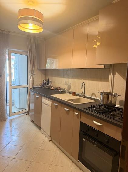 Casă cu 3 camere decomandat în Albești