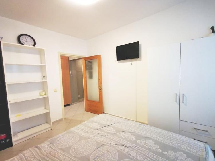 Apartament cu 3 camere decomandat în Păcii