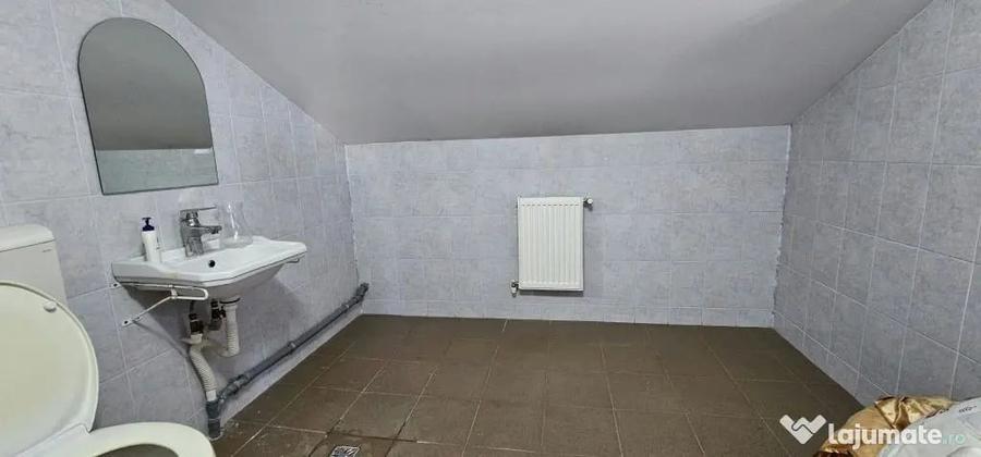 Apartament cu 5 camere decomandat în Micro 20