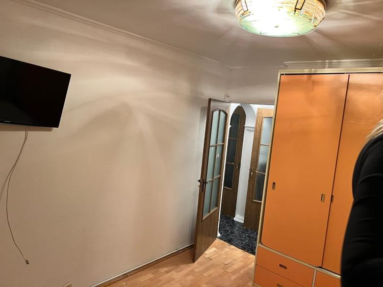 Apartament cu 3 camere decomandat în Dristor