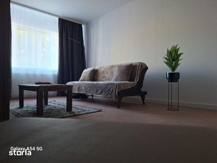 Apartament cu 2 camere decomandat în Calarași 4