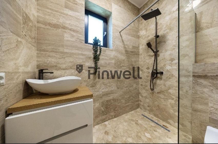 Casă individuală cu 4 camere cu Canalizare în Tunari
