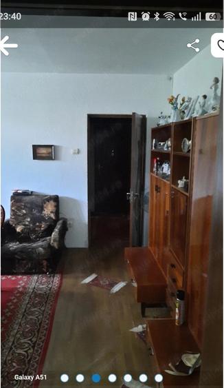 Apartament cu 3 camere semidecomandat în Lipovei