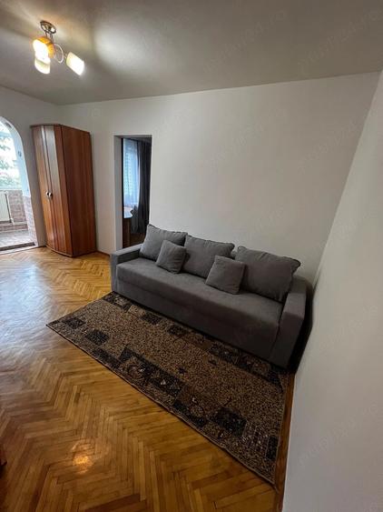 Apartament cu 3 camere semidecomandat în Alexandru cel Bun