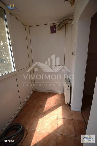 Apartament cu 3 camere semidecomandat în Titan