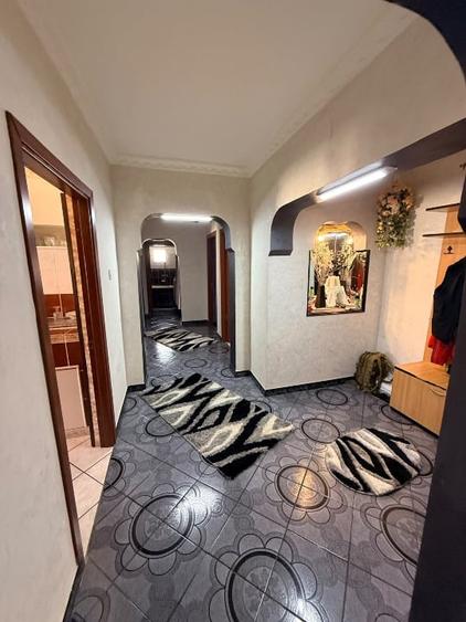 Apartament cu 4 camere decomandat, mobilat în Central