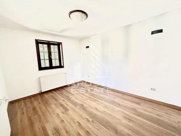 Casă cu 5 camere cu Teren 500 Mp în Sânmihaiu Român