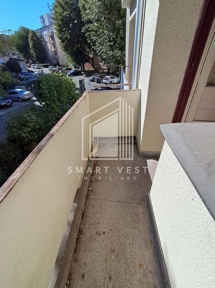 Apartament cu 3 camere semidecomandat în Micro 16