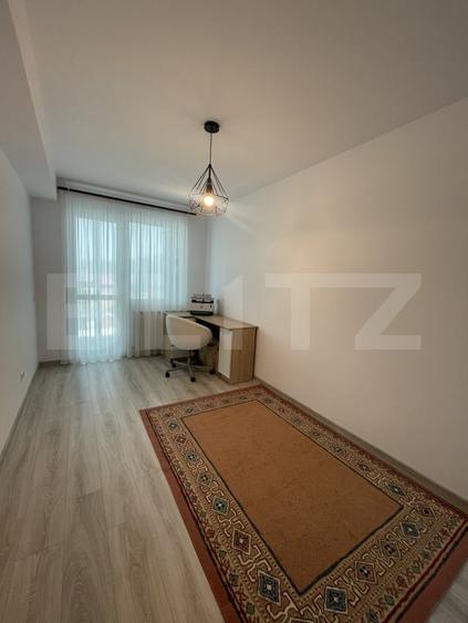 Apartament cu 3 camere semidecomandat, mobilat în Central
