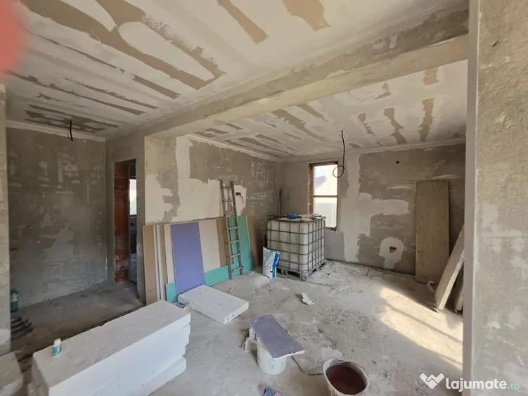 Casă cu 4 camere cu Teren 300 Mp în Găvana