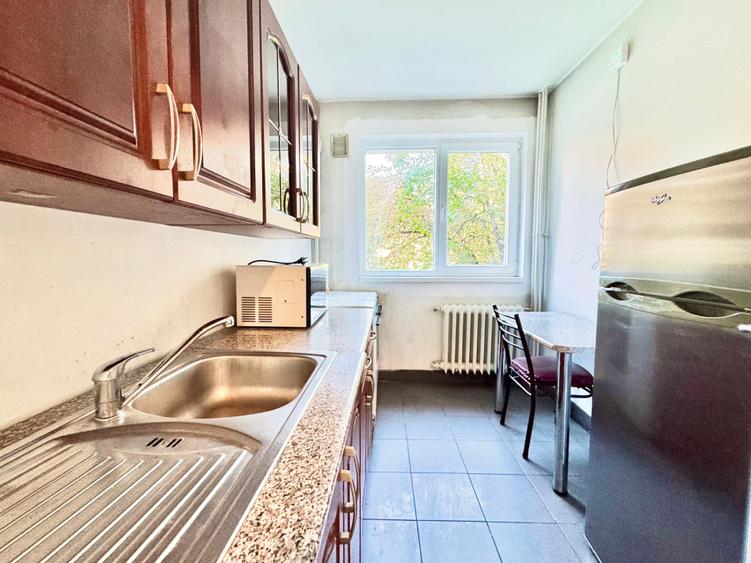 Apartament cu 3 camere semidecomandat în Lujerului