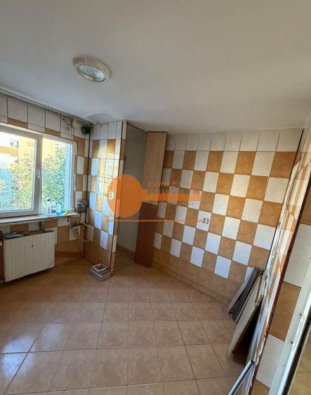 Apartament cu 4 camere decomandat în Gorjului