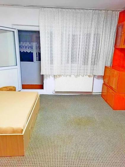 Garsonieră decomandată în Lunei