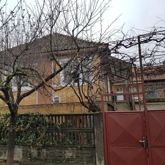 Casă individuală cu 5 camere cu Teren 2100 Mp în Șimișna