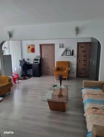 Apartament cu 2 camere semidecomandat în Calea București